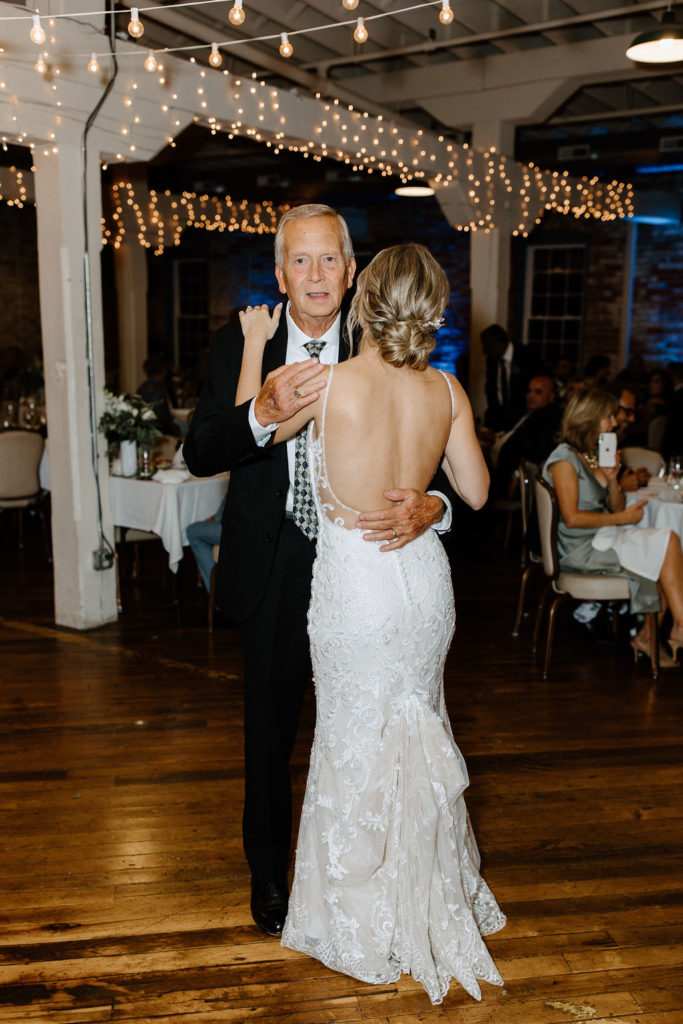 brides dance with her father