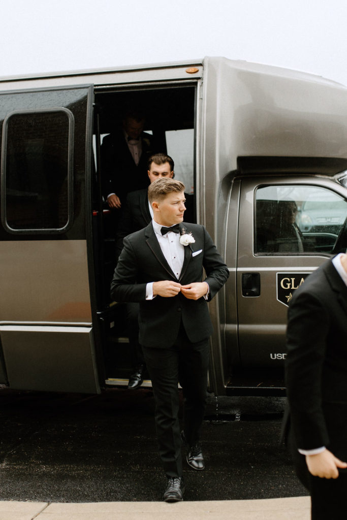 groom getting off bus before ceremony