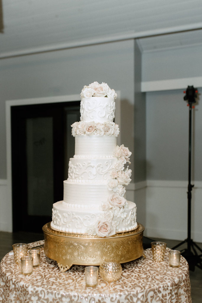 Wedding reception and cake at morris park country club in indiana 