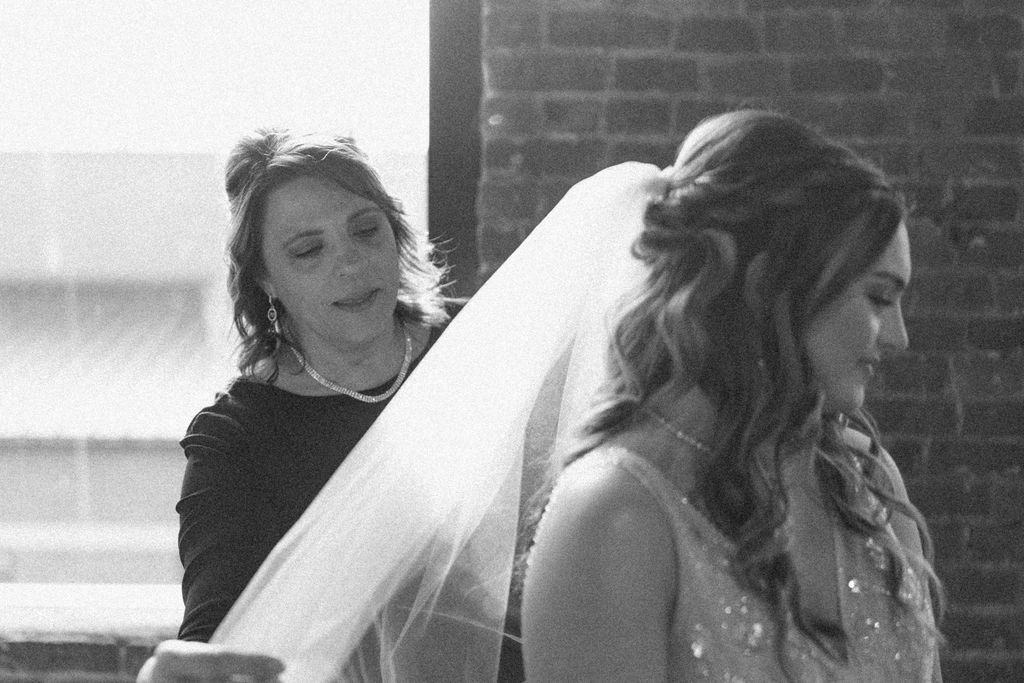 Bride getting ready for Indiana wedding 