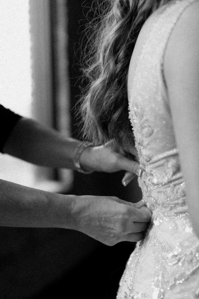 Bride getting ready for Indiana wedding 