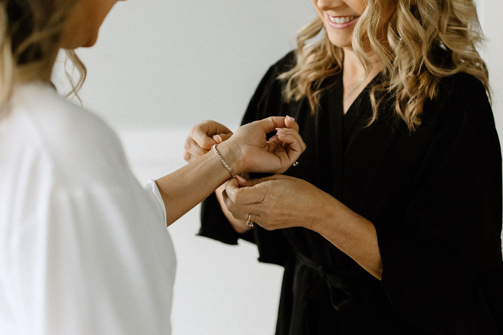 Bride getting ready for wedding in Indiana