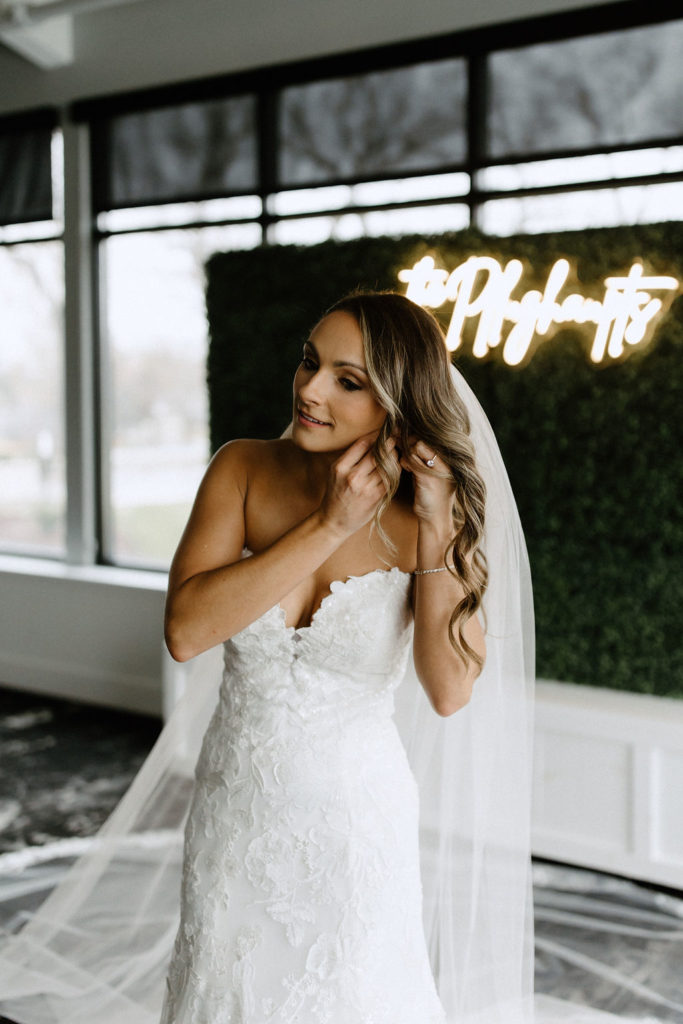 Bride getting ready for wedding in Indiana